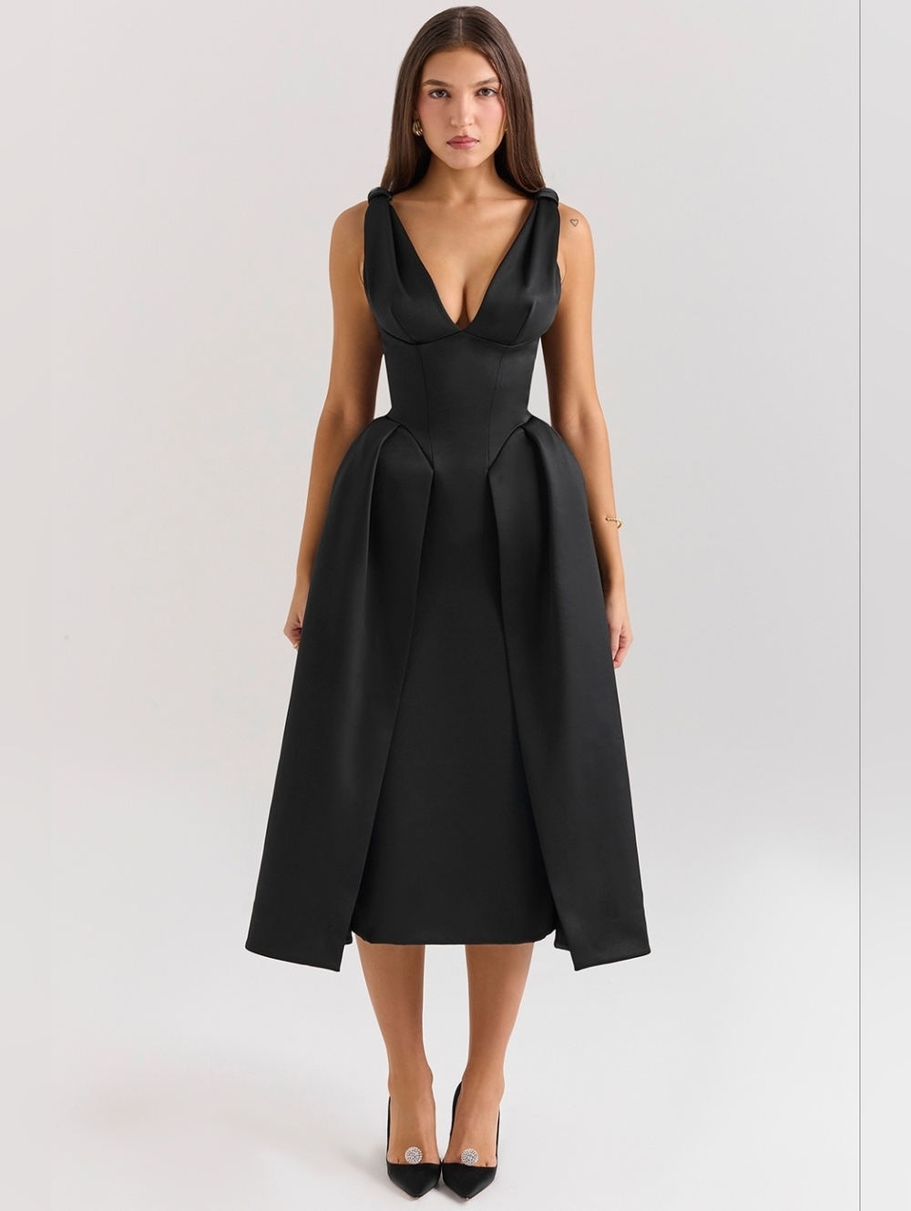 House of CB Paloma - (S) Elegant Black V-Neck Midi Dress